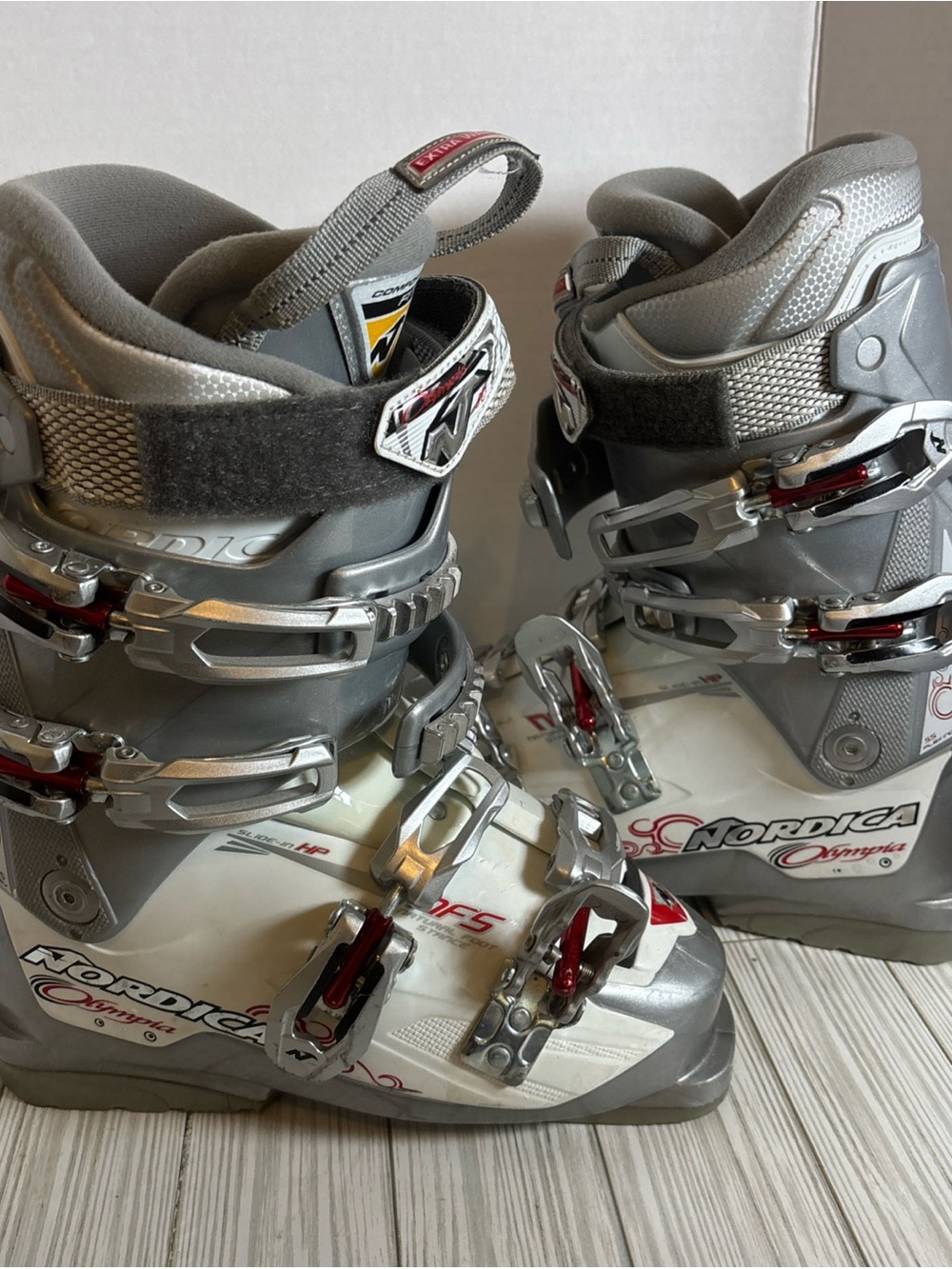 Nordica Silver White Alpine Ski Boots sz 23.5 see pictures.
